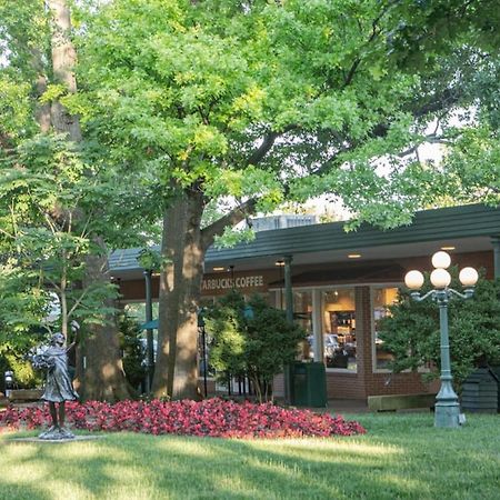 The Teak Follow, Beautiful Brick Enclosed Space Apartment Tulsa Exterior photo