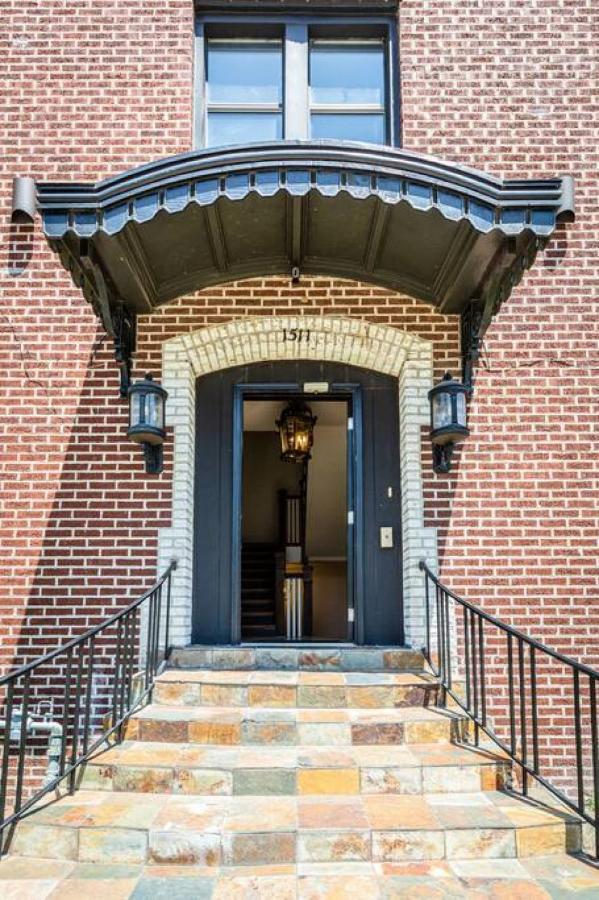 The Teak Follow, Beautiful Brick Enclosed Space Apartment Tulsa Exterior photo