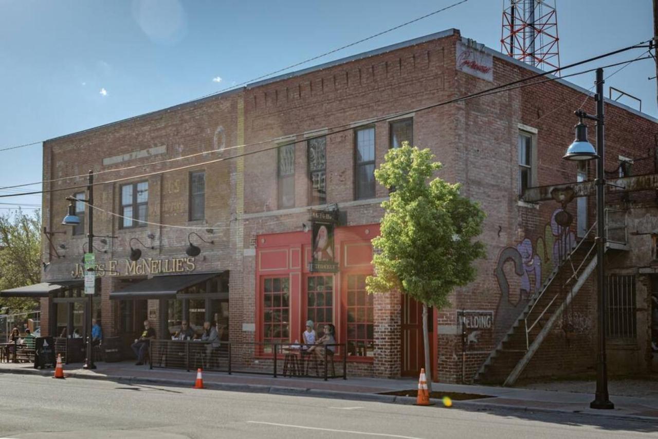 The Teak Follow, Beautiful Brick Enclosed Space Apartment Tulsa Exterior photo