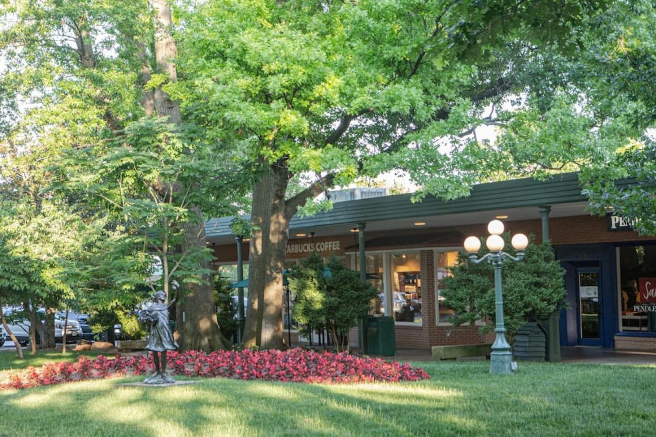 The Teak Follow, Beautiful Brick Enclosed Space Apartment Tulsa Exterior photo